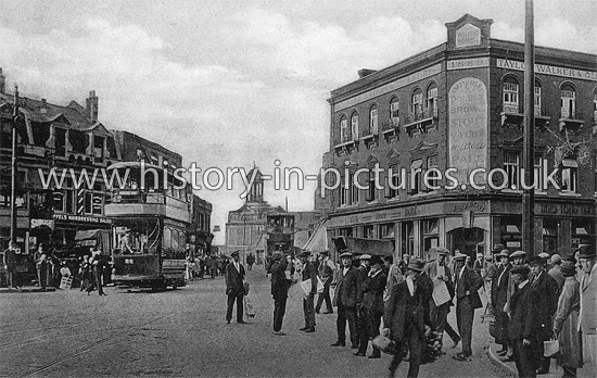 The White Horse Public Horse, The Broadway, Ilford, Essex. c.1920's